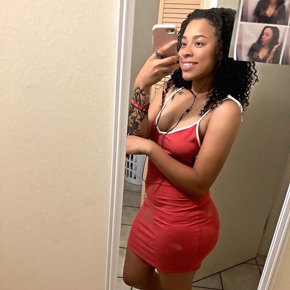 Red Curvy dress - Picture 2 of 5